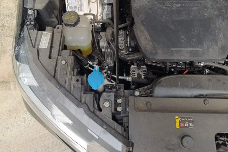 Used Haval H6 2024 1.5T Two-Wheel-Drive Classic Edition Engine Bay Right