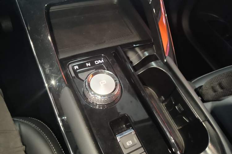 Used Haval H6 2024 1.5T Two-Wheel-Drive Classic Edition Gear Lever