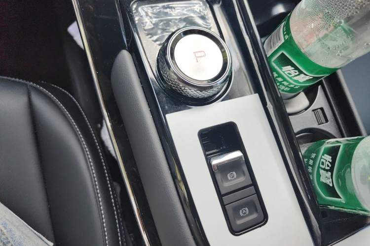 Used Haval H6 2024 1.5T Two-Wheel-Drive Classic Edition Gear Lever