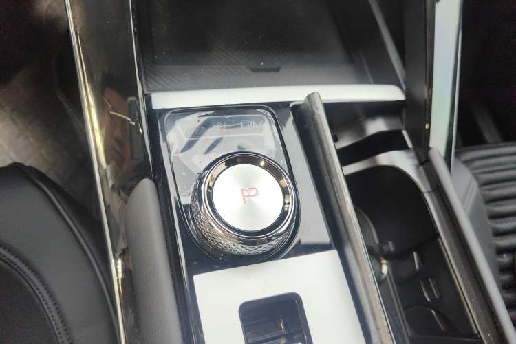 Used Haval H6 2024 1.5T Two-Wheel-Drive Classic Edition Gear Lever