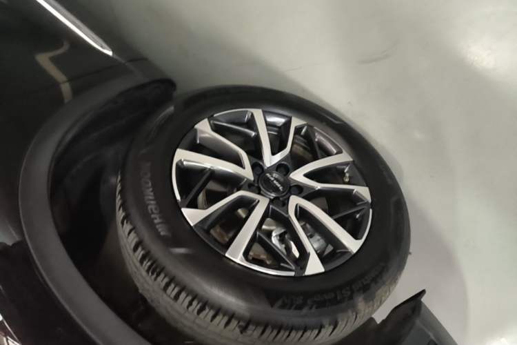 Used Haval H6 2024 1.5T Two-Wheel-Drive Classic Edition Left Front Wheel Hub