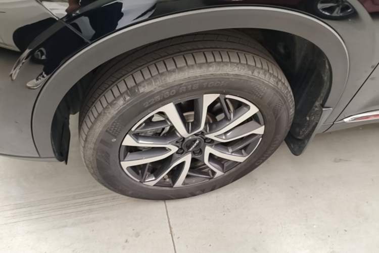 Used Haval H6 2024 1.5T Two-Wheel-Drive Classic Edition Left Front Wheel Hub