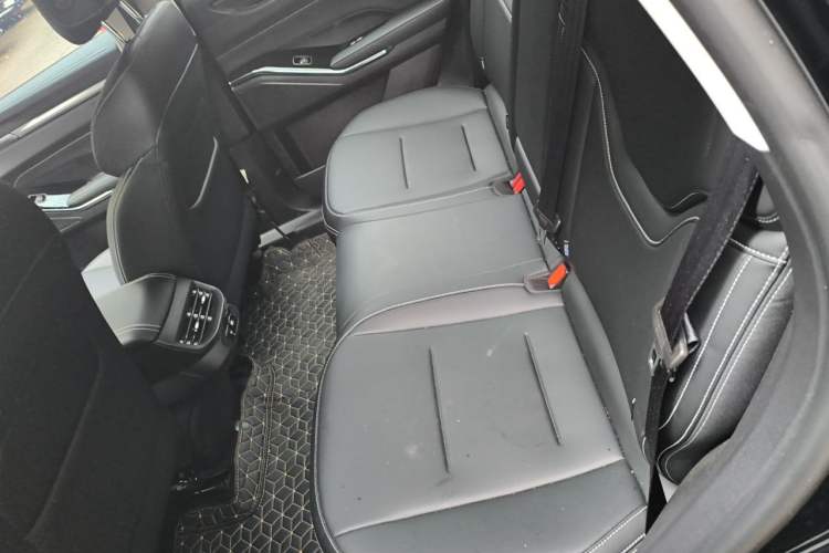 Used Haval H6 2024 1.5T Two-Wheel-Drive Classic Edition Left Rear Seat