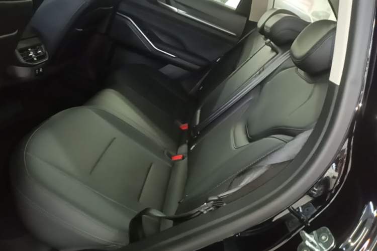 Used Haval H6 2024 1.5T Two-Wheel Drive Ultra Left Rear Seat