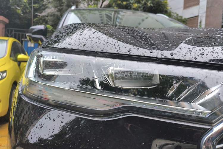 Used Haval H6 2024 1.5T Two-Wheel-Drive Classic Edition Right Front Headlight