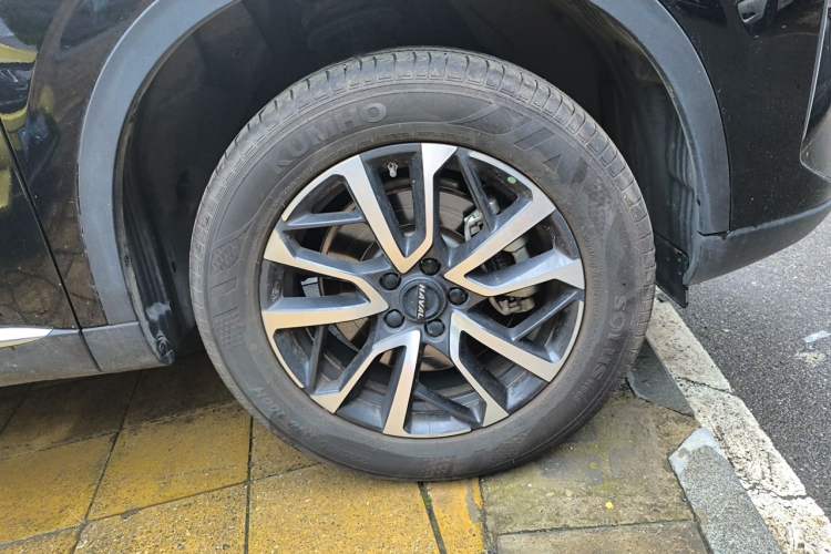Used Haval H6 2024 1.5T Two-Wheel-Drive Classic Edition Right Front Wheel Hub