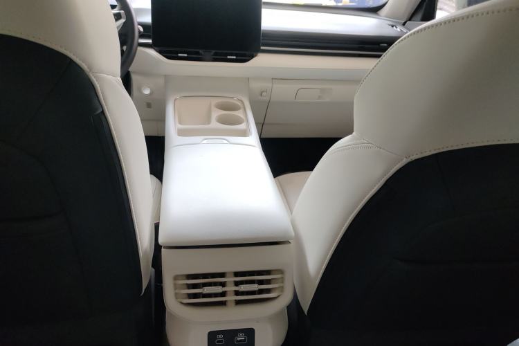 Used Haval H6 2024 1.5T Two-Wheel Drive Ultra Audio And AC Panel