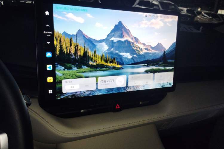Used Haval H6 2024 2.0T All-Wheel Drive Max Audio And AC Panel