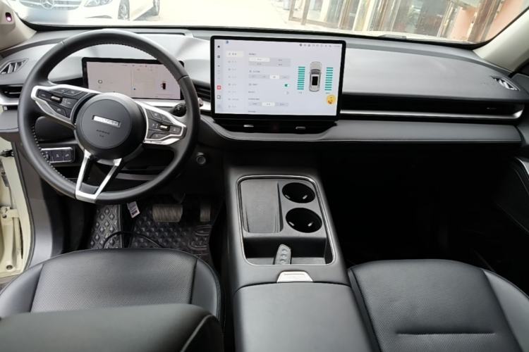 Used Haval H6 2024 1.5T Two-Wheel Drive Ultra Center Console