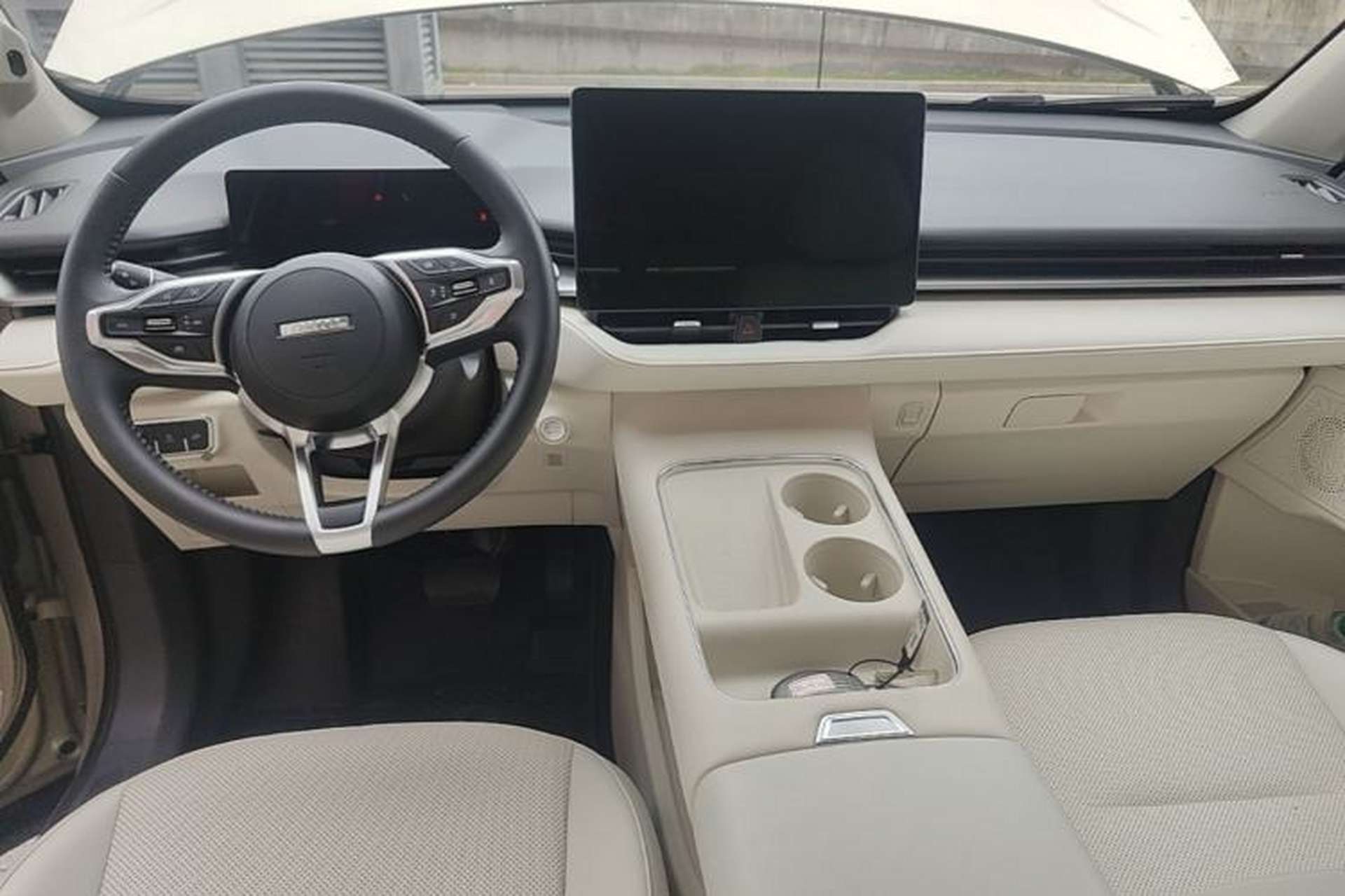 Used Haval H6 2024 1.5T Two-Wheel Drive Ultra Center Console
