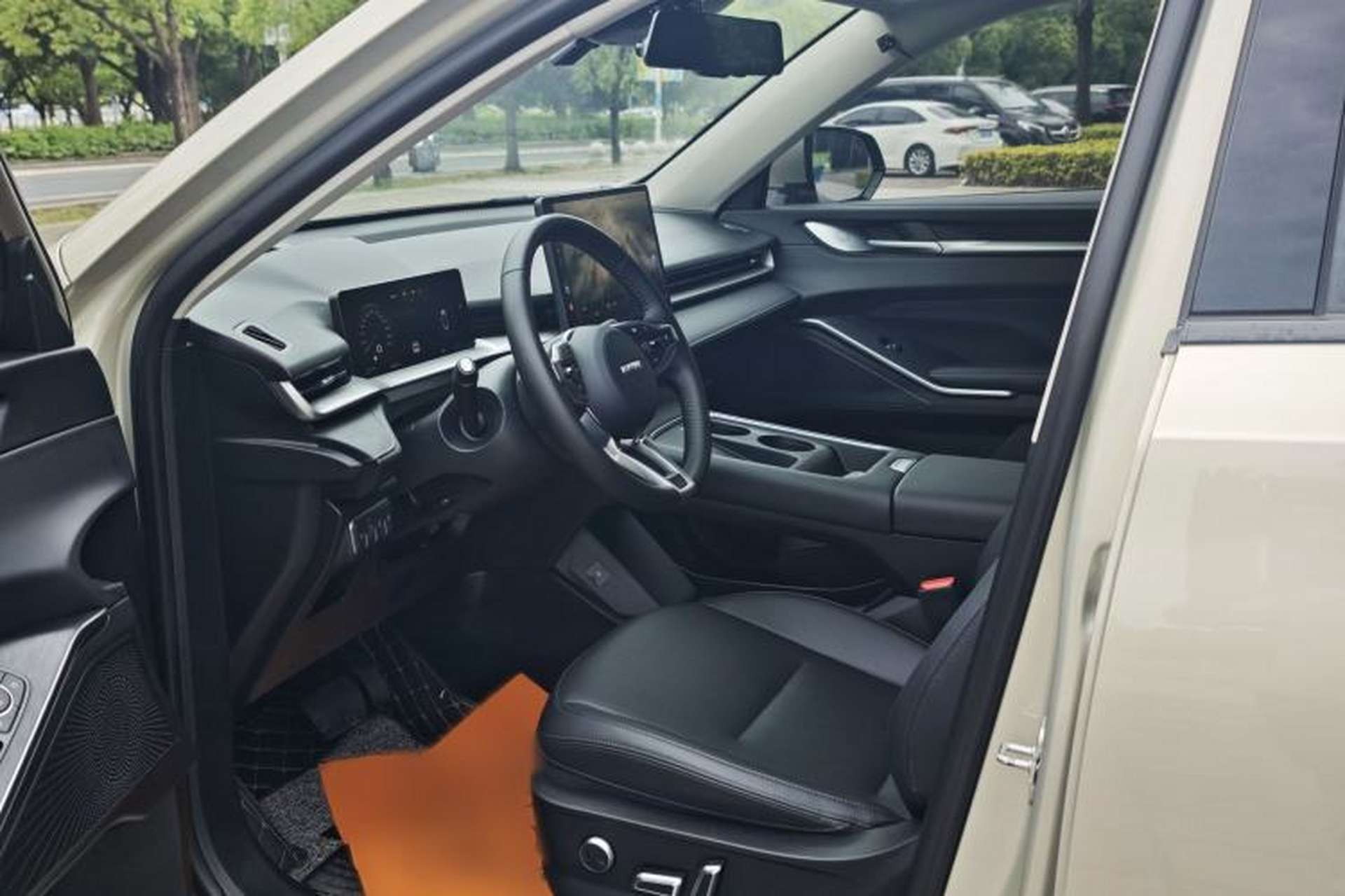 Used Haval H6 2024 1.5T Two-Wheel Drive Ultra Interior 2