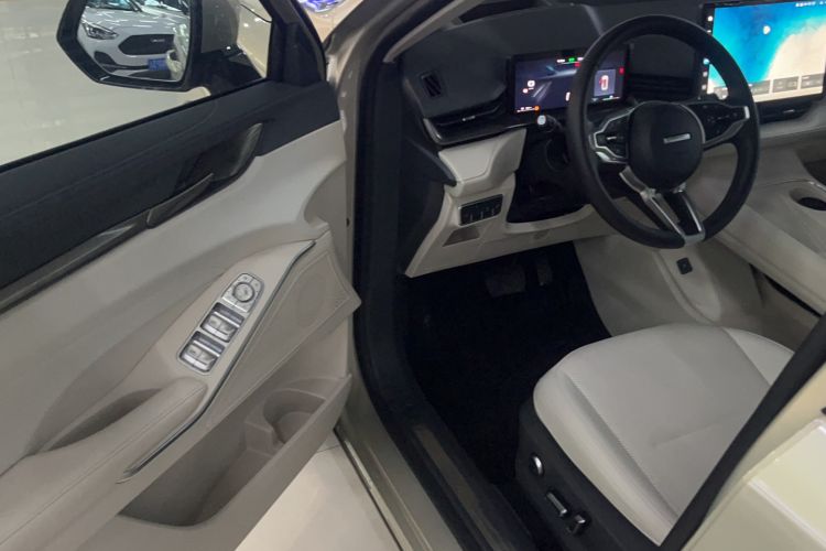 Used Haval H6 2024 1.5T Two-Wheel Drive Ultra Interior 2