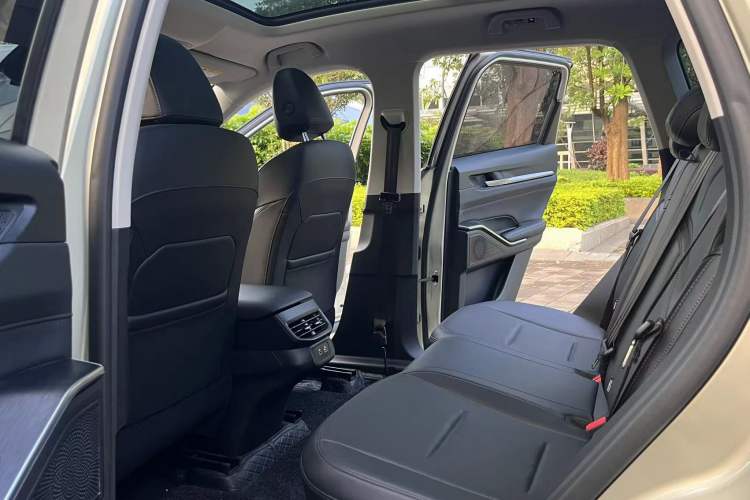 Used Haval H6 2024 1.5T Two-Wheel Drive Ultra Interior 2