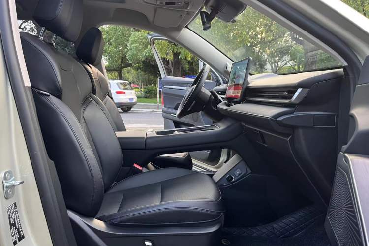 Used Haval H6 2024 1.5T Two-Wheel Drive Ultra Interior 3