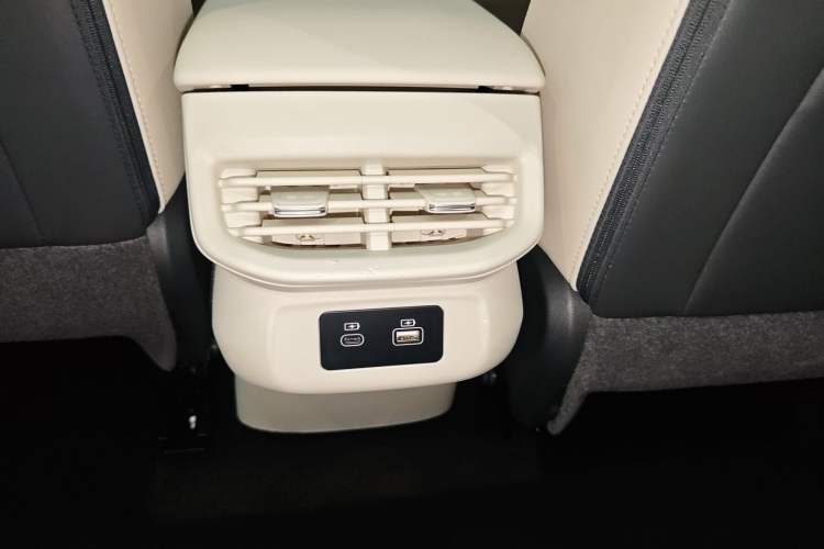 Used Haval H6 2024 1.5T Two-Wheel Drive Ultra Interior 4
