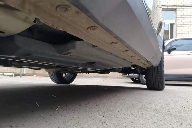 Used Haval H6 2024 1.5T Two-Wheel Drive Ultra Left Side Sill