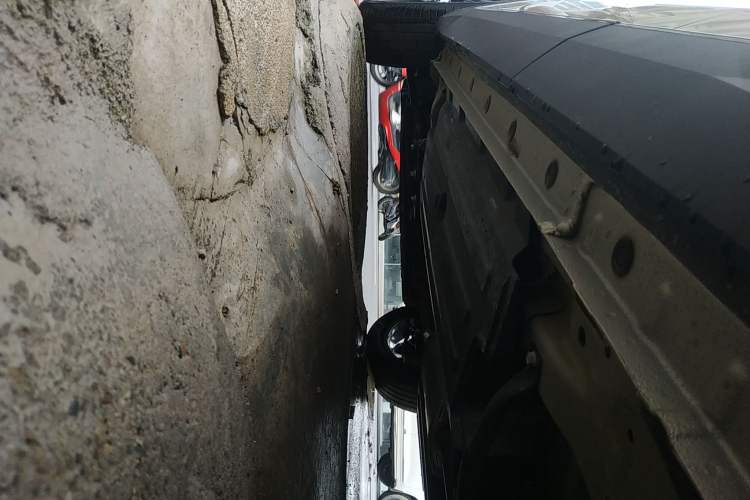 Used Haval H6 2024 1.5T Two-Wheel Drive Ultra Left Side Sill