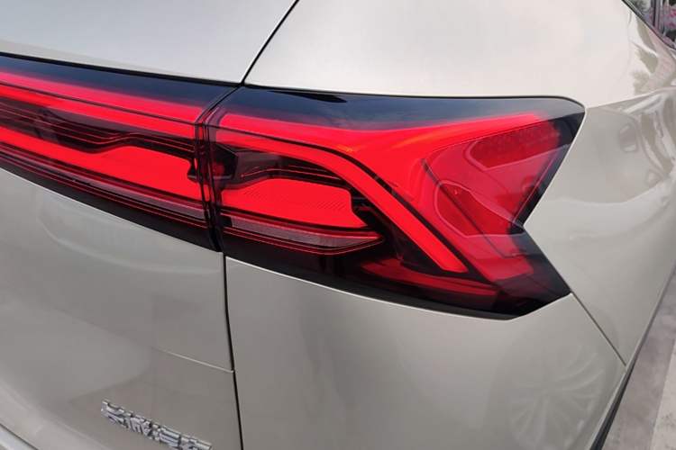 Used Haval H6 2024 1.5T Two-Wheel Drive Ultra Right Rear Taillight