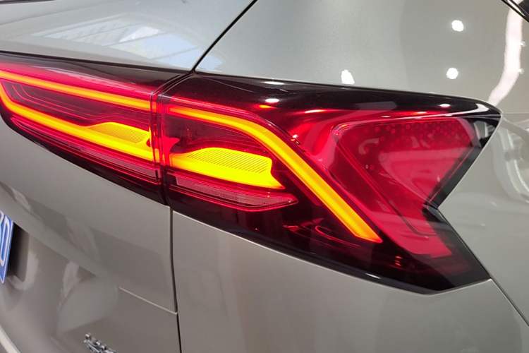 Used Haval H6 2024 1.5T Two-Wheel Drive Ultra Right Rear Taillight