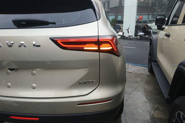 Used Haval H6 2024 1.5T Two-Wheel Drive Ultra Right Rear Taillight