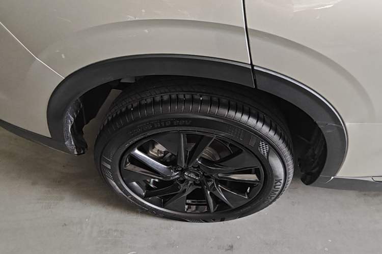 Used Haval H6 2024 1.5T Two-Wheel Drive Ultra Right Rear Wheel Hub