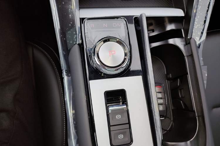 Used Haval H6 2024 1.5T Two-Wheel-Drive Classic Edition Gear Lever