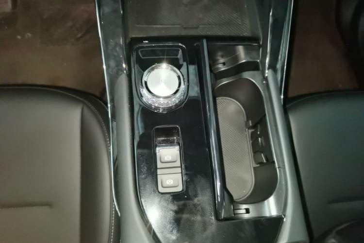 Used Haval H6 2024 1.5T Two-Wheel-Drive Classic Edition Gear Lever