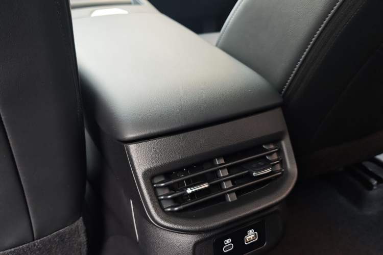 Used Haval H6 2024 1.5T Two-Wheel Drive Pro Interior 5