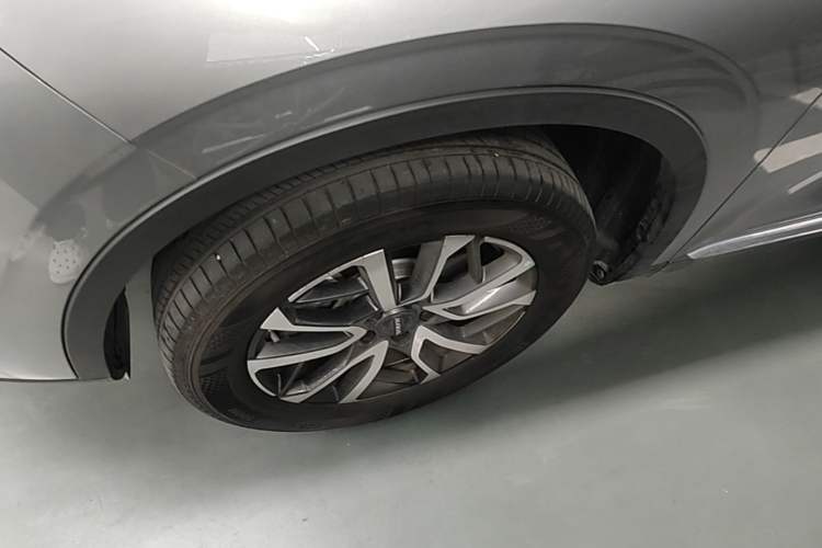 Used Haval H6 2024 1.5T Two-Wheel-Drive Classic Edition Left Front Wheel Hub
