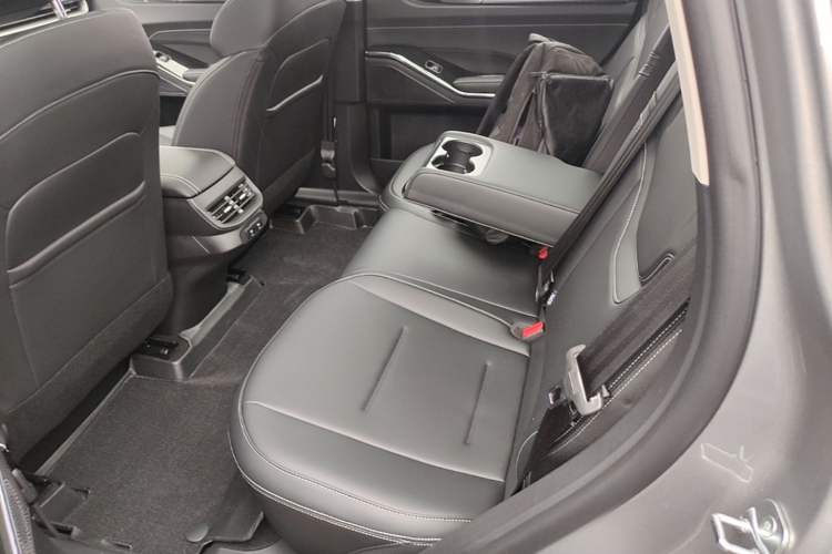 Used Haval H6 2024 1.5T Two-Wheel-Drive Classic Edition Left Rear Seat