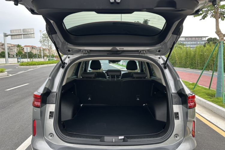Used Haval H6 2024 1.5T Two-Wheel-Drive Classic Edition Trunk