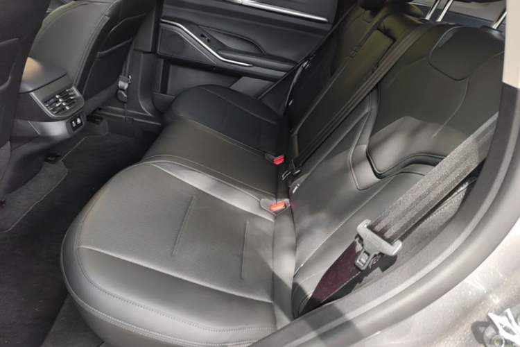Used Haval H6 2024 1.5T Two-Wheel Drive Ultra Left Rear Seat