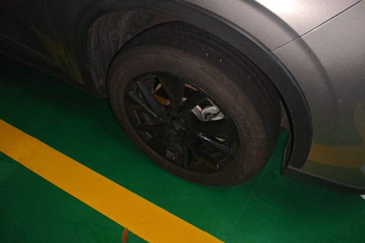 Used Haval H6 2024 1.5T Two-Wheel Drive Ultra Right Front Wheel Hub