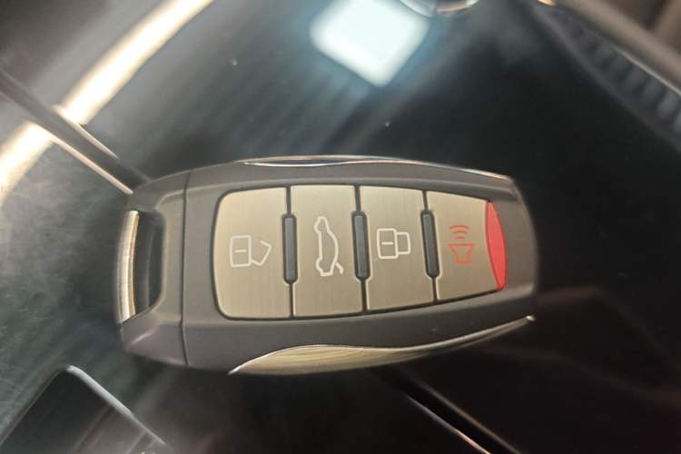Used Haval H6 2024 1.5T Two-Wheel-Drive Classic Edition Vehicle Key