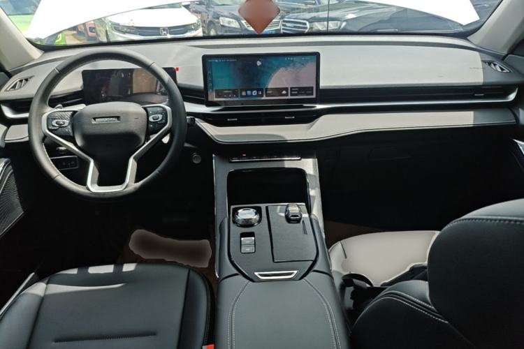 Used Haval H6 2024 1.5T Two-Wheel-Drive Classic Edition Center Console