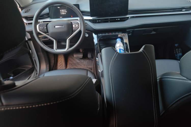 Used Haval H6 2024 1.5T Two-Wheel-Drive Classic Edition Center Console
