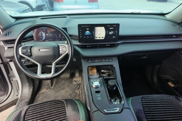 Used Haval H6 2024 1.5T Two-Wheel-Drive Classic Edition Center Console