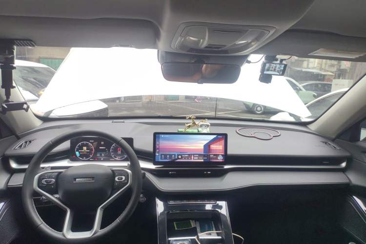 Used Haval H6 2024 1.5T Two-Wheel-Drive Classic Edition Center Console