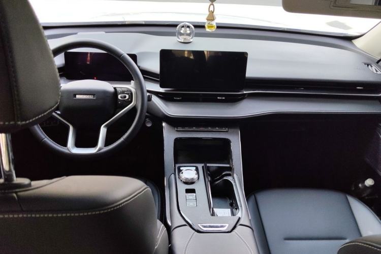Used Haval H6 2024 1.5T Two-Wheel-Drive Classic Edition Center Console