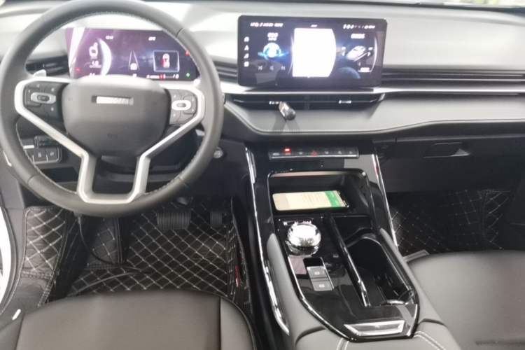 Used Haval H6 2024 1.5T Two-Wheel-Drive Classic Edition Center Console