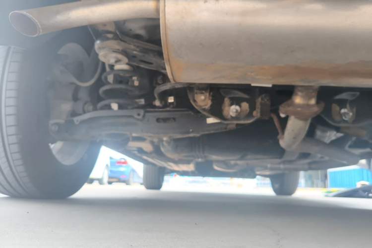 Used Haval H6 2024 1.5T Two-Wheel-Drive Classic Edition Chassis Rear Left