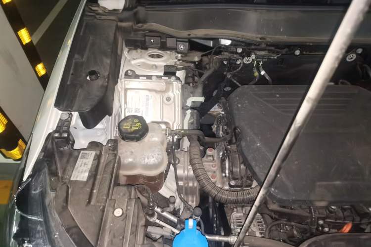 Used Haval H6 2024 1.5T Two-Wheel-Drive Classic Edition Engine Bay Right
