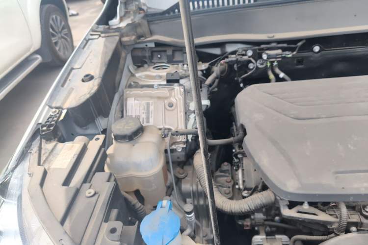 Used Haval H6 2024 1.5T Two-Wheel-Drive Classic Edition Engine Bay Right