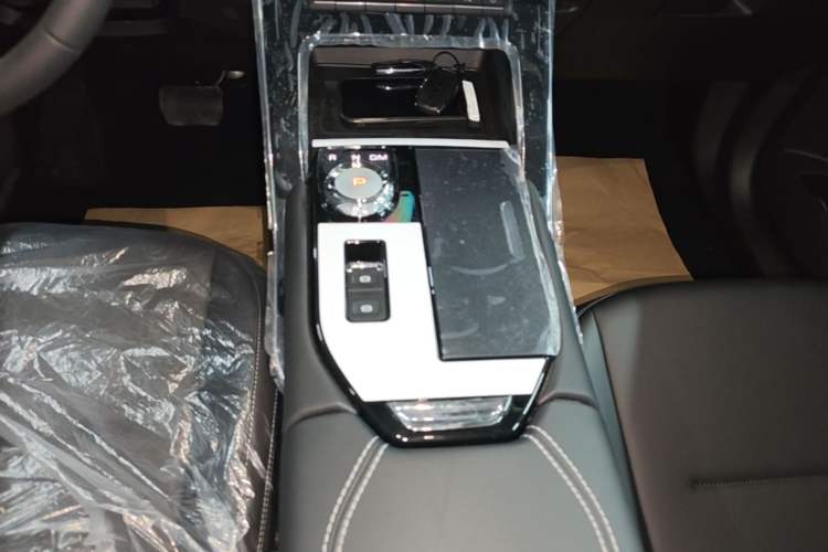 Used Haval H6 2024 1.5T Two-Wheel-Drive Classic Edition Gear Lever
