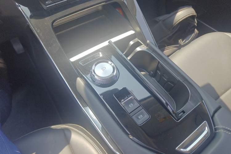 Used Haval H6 2024 1.5T Two-Wheel-Drive Classic Edition Gear Lever