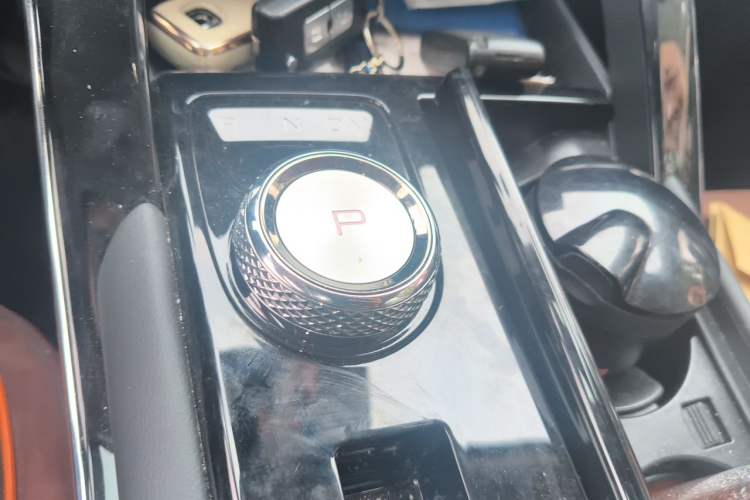 Used Haval H6 2024 1.5T Two-Wheel-Drive Classic Edition Gear Lever