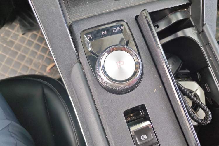 Used Haval H6 2024 1.5T Two-Wheel-Drive Classic Edition Gear Lever