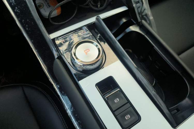 Used Haval H6 2024 1.5T Two-Wheel-Drive Classic Edition Gear Lever