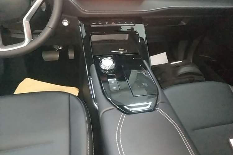 Used Haval H6 2024 1.5T Two-Wheel-Drive Classic Edition Gear Lever