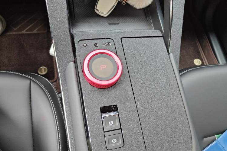 Used Haval H6 2024 1.5T Two-Wheel-Drive Classic Edition Gear Lever